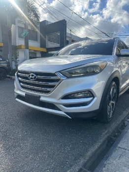 Hyundai tucson gris año 2017