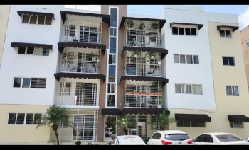 Comodo apto.1er piso av.jacobo magluta.