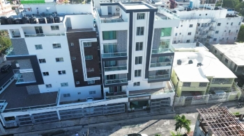 Apartamento con amplia terraza en corales del sur