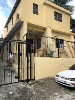 Se vente casa de dos niveles en los alcarrizos