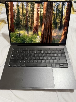 Macbook pro 2024 m4 pro 48gb de memoria 2tb de amlacenamiento