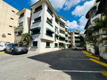 Amplio apartamento de 150 m en evaristo morales  3 habitaciones  2 par