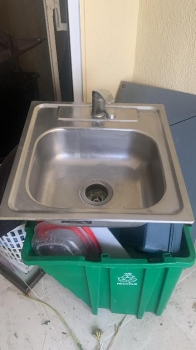 Fregadero con todo y su llave de venta para rapido