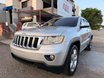 Jeep grand cherokee laredo 2012