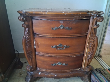 Mesa de noche en madera