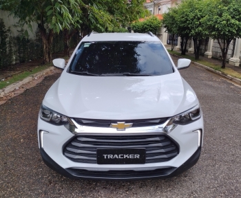 Chevrolet tracker lt 2023 con 11.000 km con sus plasticos