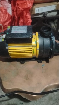 Es una bomba para hidromasaje de 1.5 hp  tiene muy poco uso