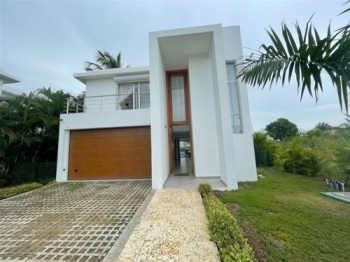 Villa for sale  rent  playa nueva romana