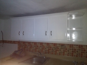 Gabinete blanco moderno con esquinero