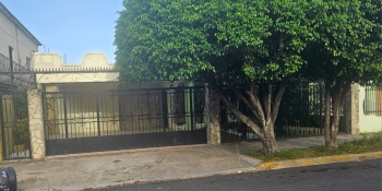 Casa en venta de 330 m en miraflores  próximo a la av. máximo gómez co