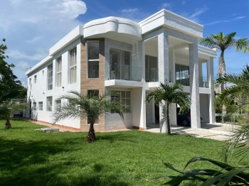 Vendo 2 villas en playa nueva romana.