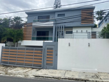 Casa en cerros de arroyo hondo iii de tres habitaciones