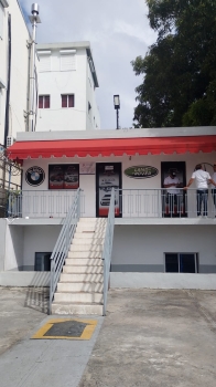 Alquilo local comercial preparado para dealer de vehículo