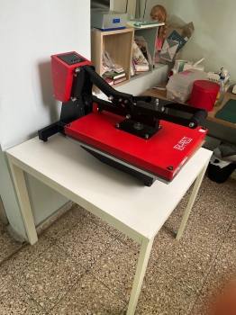 Sublimadora 15000. poco uso y mesa ikea de hierro nueva 5000.00