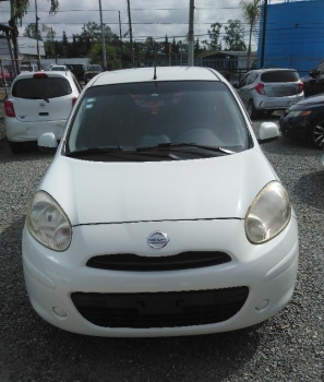 Nissan march año 2013 color exterior blanco perla