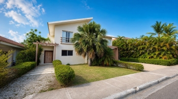 Villa de 3 dormitorios estudio más cuarto del servicio