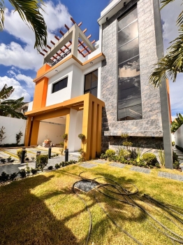 Casa de lujo en venta en autopista san isidro  4 habitaciones piscina
