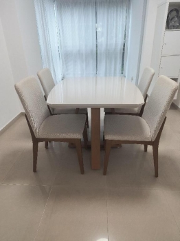 Mesa de comedor de 4 sillas con tope de cristal