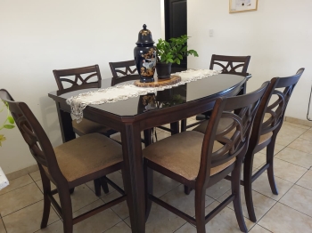 Comedor de madera extensible – 6 a 8 puestos