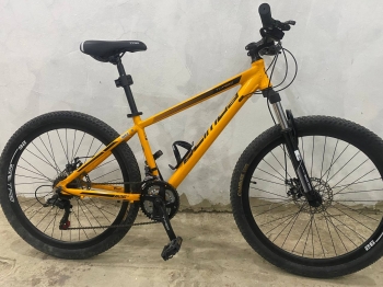 Bicicleta deimos aro 26  accesorios