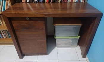 Escritorio de caoba centenaria para restauración tamaño práctico