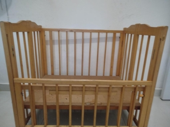 Cuna grande y plegable de madera en boca chica no envío