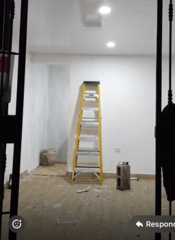 Alquilo espacio con una cama
