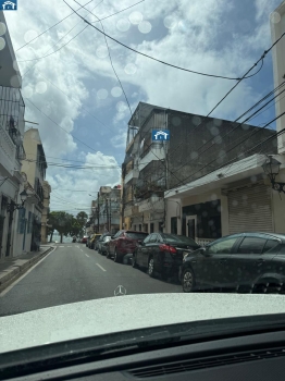 Apartamento 3er. nivel en zona colonial de tres habitaciones