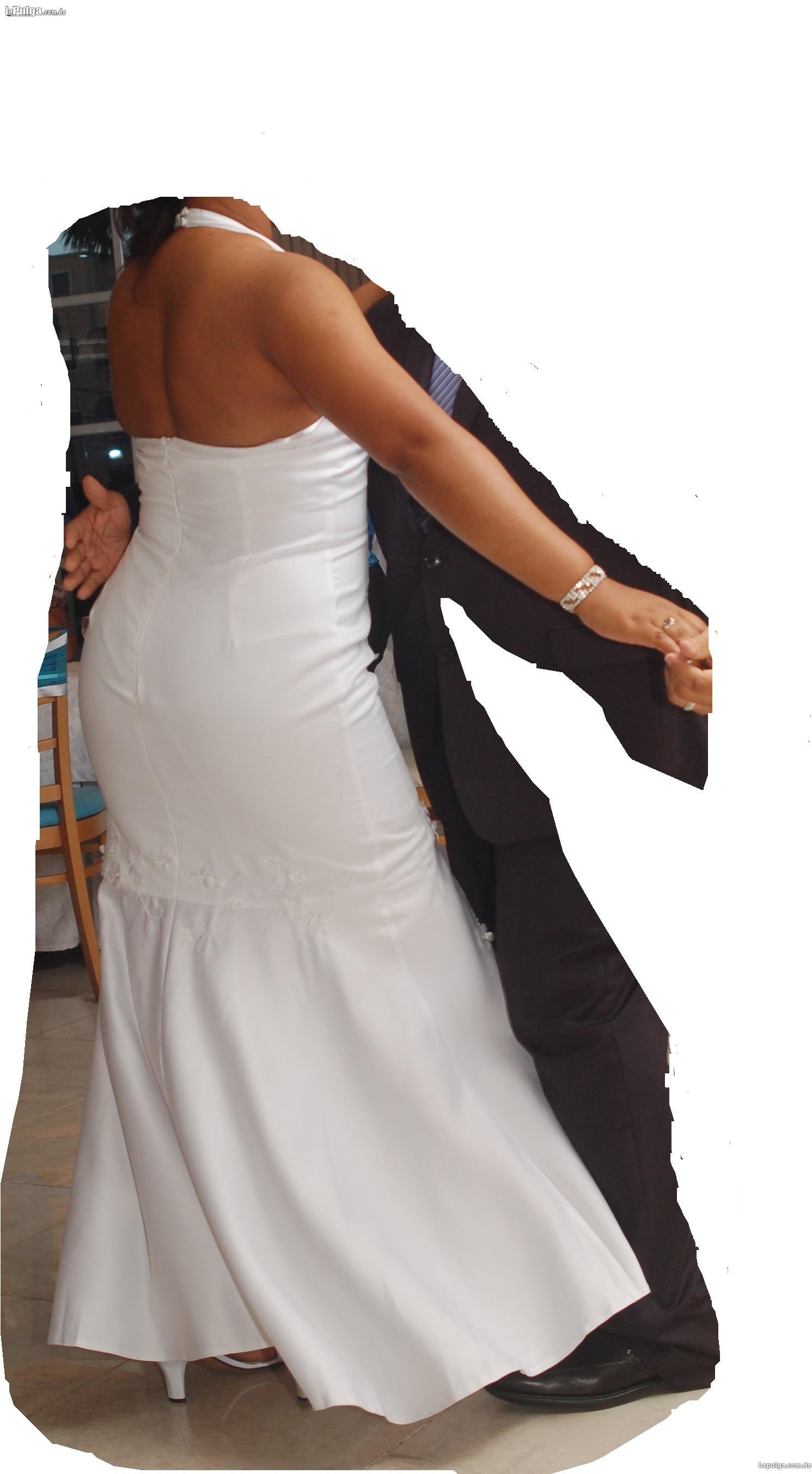 Vestido de novia sencillo escote v Foto 7086290-1.jpg