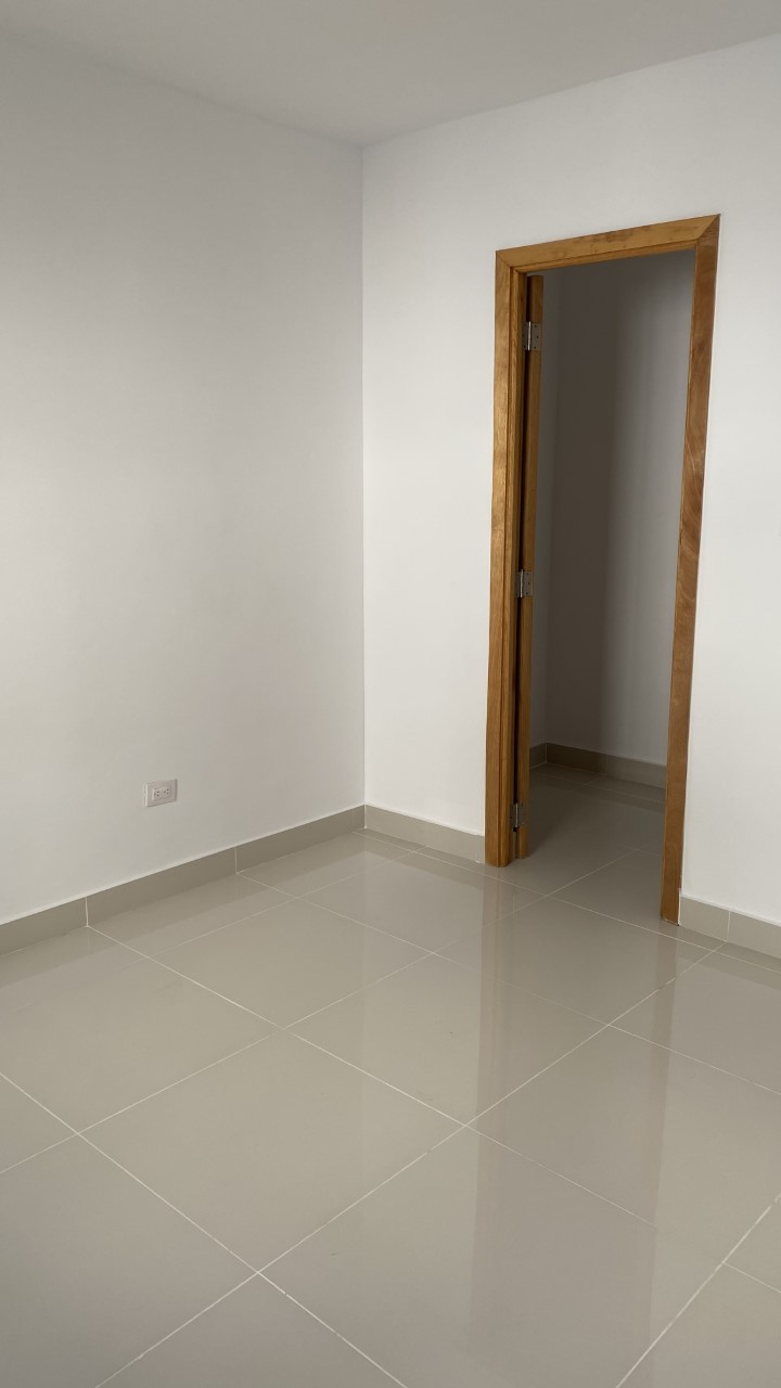 Apartamento en sector SDO - Villa Aura 3 habitaciones 2 parqueos Foto 7124151-11.jpg