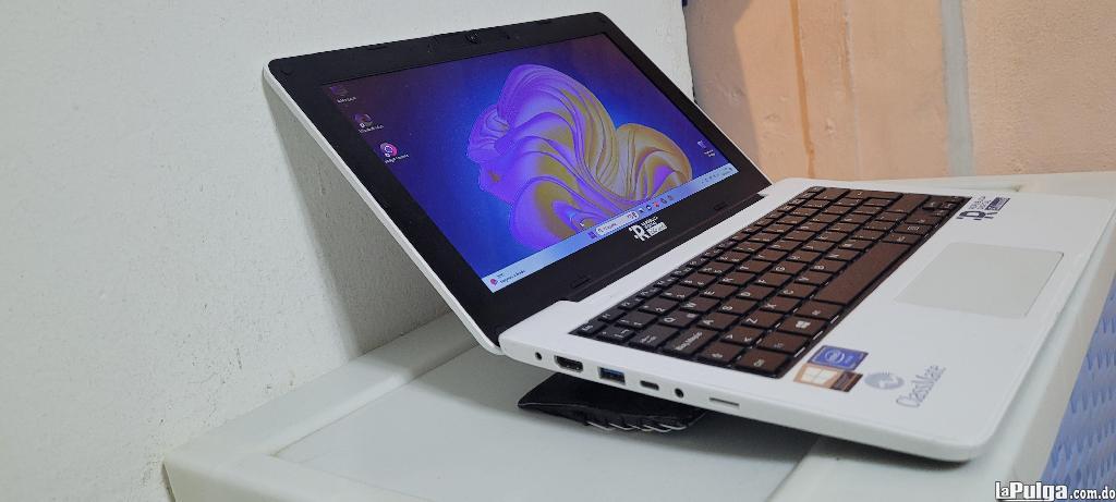 Laptop blanca 12 Pulg Intel Ram 4gb Disco 128gb SSD Solido Foto 7146745-2.jpg