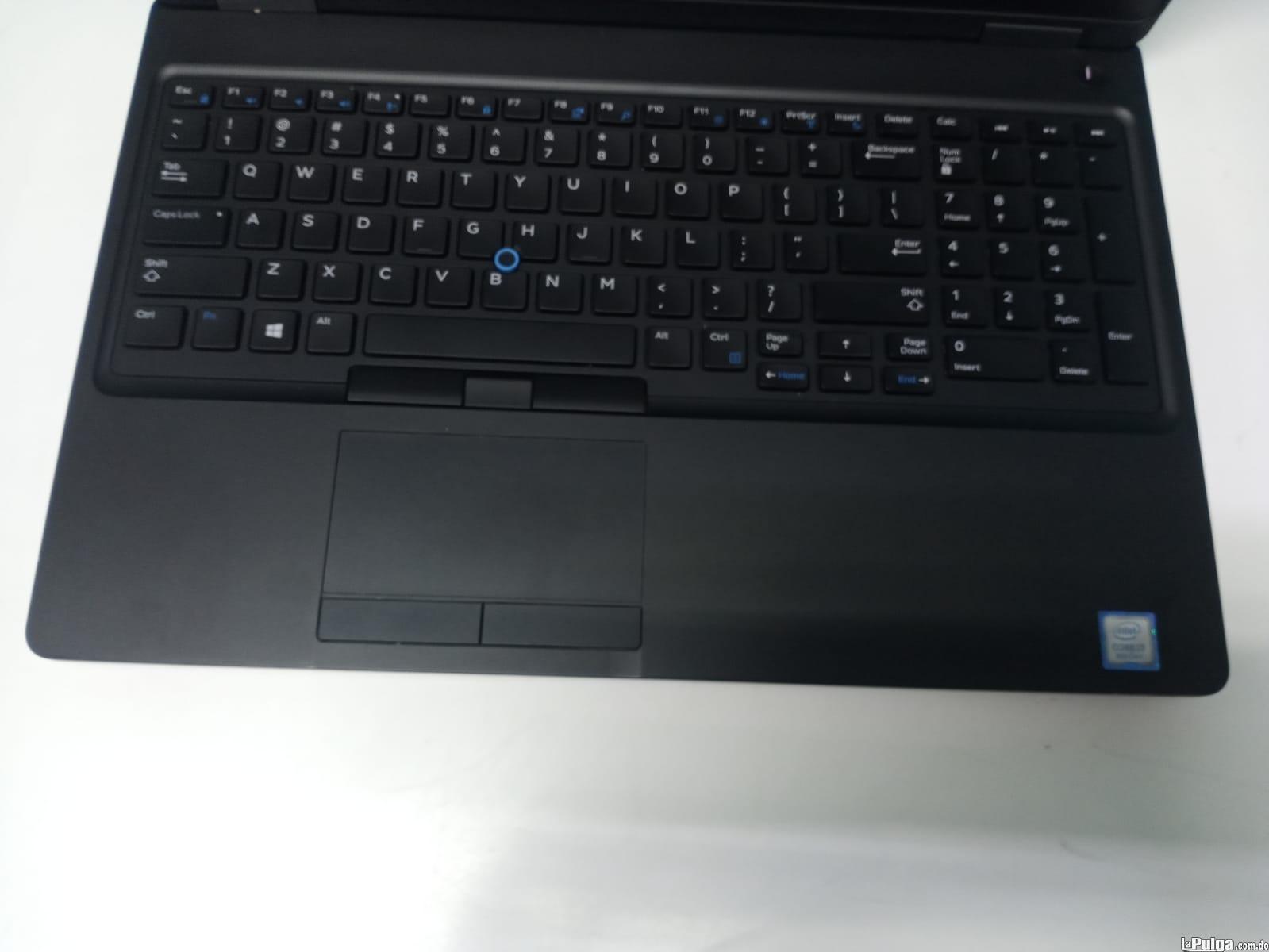 Laptop Dell Latitude 5590 / 8th Gen Intel Core i7 / 16GB DDR4 / 512G Foto 7160657-3.jpg