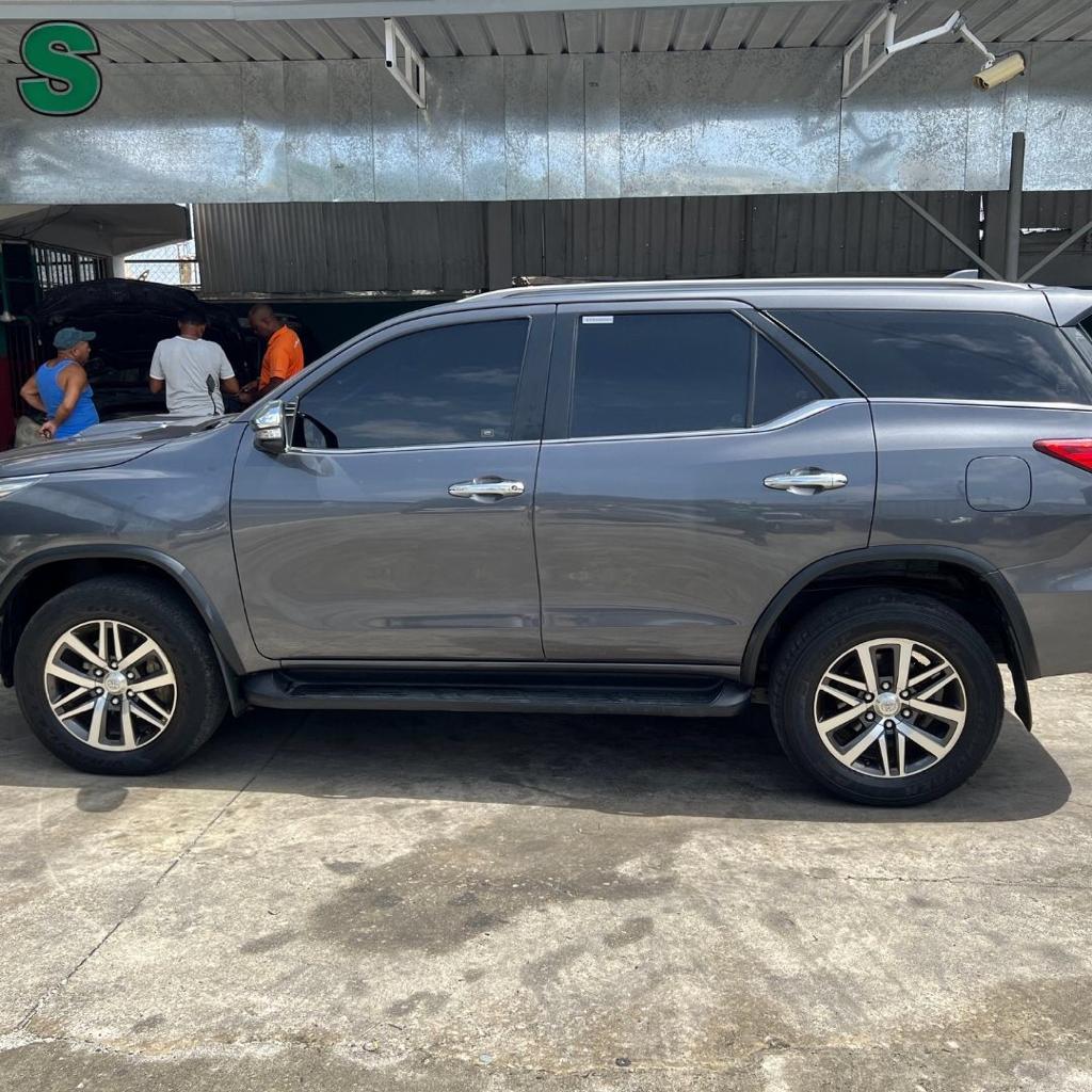 JEEP TOYOTA FORTUNER 2017 Foto 7162851-2.jpg