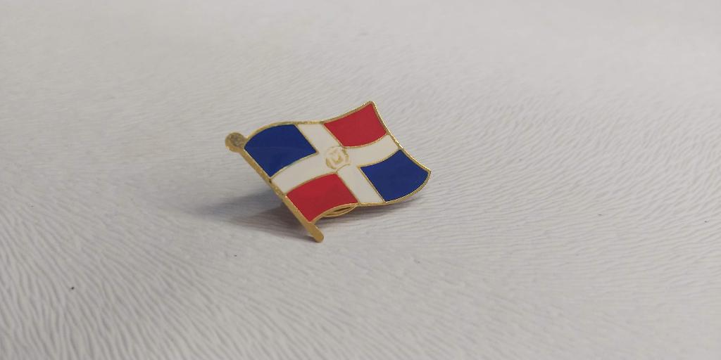 Pin de la Bandera Dominicana laminada en oro Foto 7163296-1.jpg