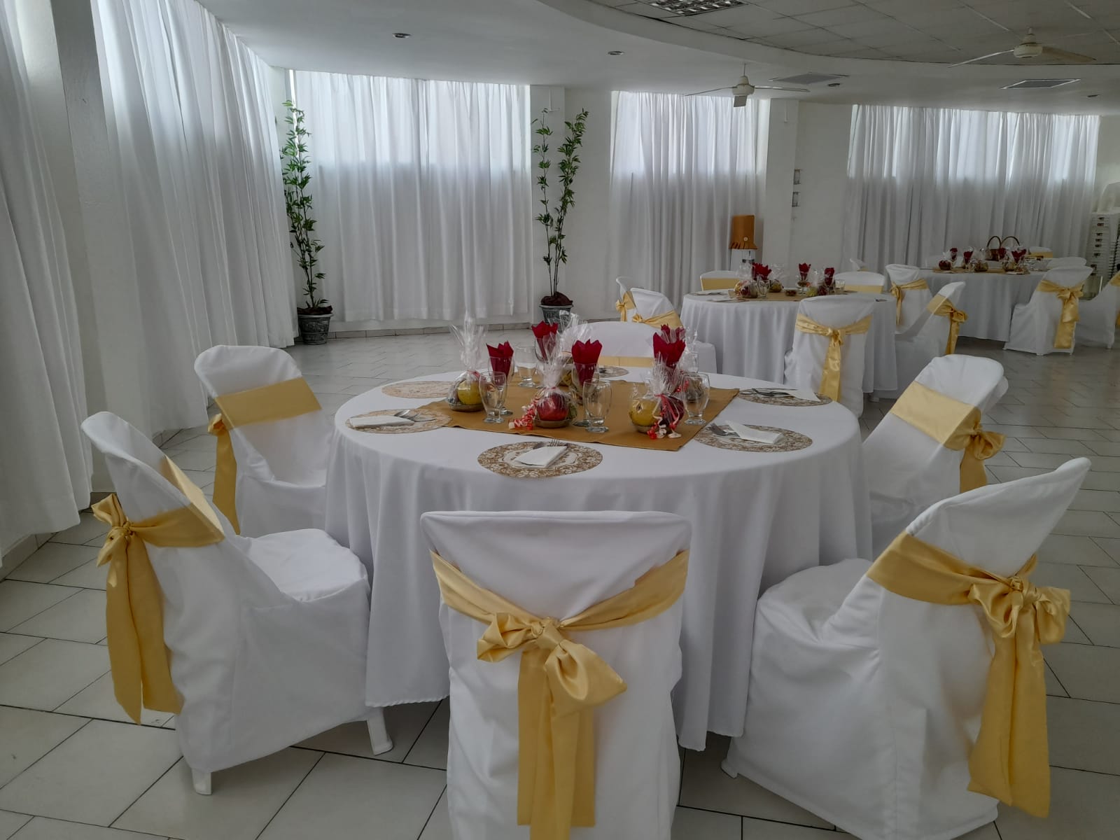 Un Hermoso lugar para celebrar un  elegante y bello  evento. Foto 7169341-1.jpg