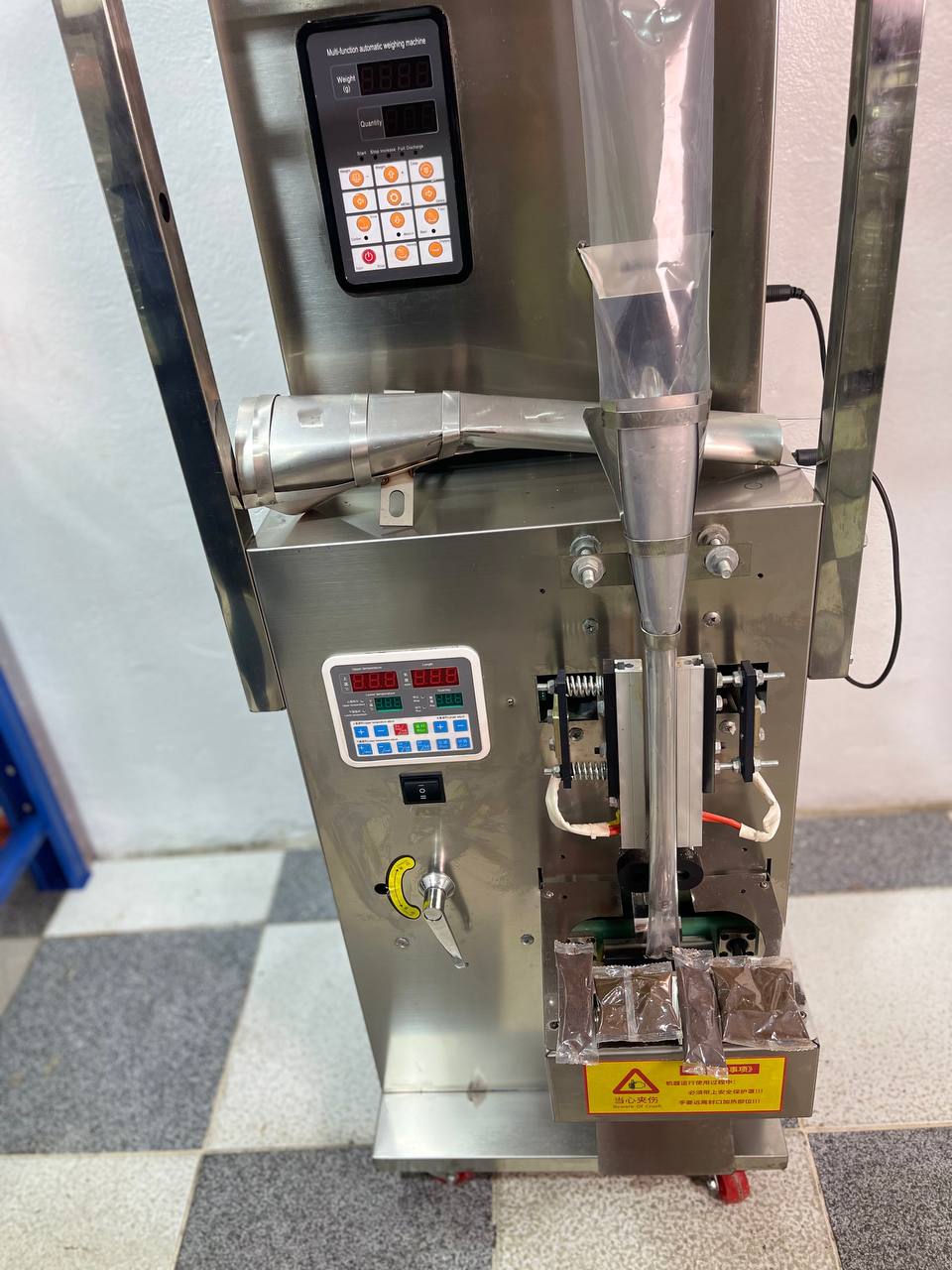 Máquina selladora envasadora de polvo llenadora de especia Foto 7172036-12.jpg
