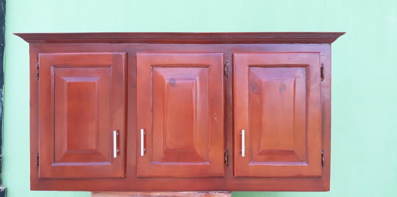 Gabinete de tres puertas para cocina en paneles de madera  Foto 7174046-1.jpg