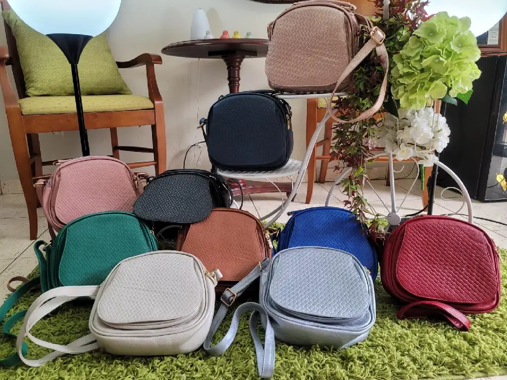 Hermosos Bolsos pequeños de cuero  Foto 7182444-3.jpg