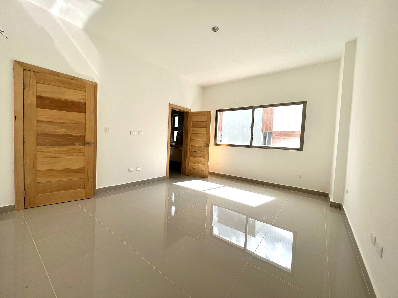 SE VENDE RESIDENCIA EN SANTO DOMINGO ESTE. Foto 7192254-2.jpg