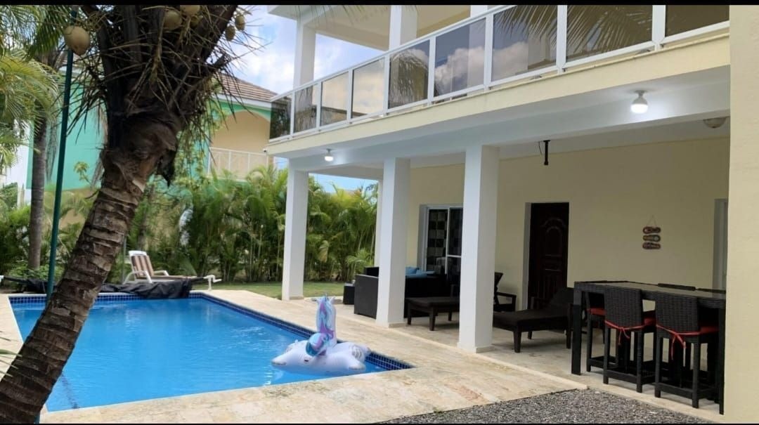 Hermosa casa de dos niveles en venta y alquiler con piscina. Foto 7196812-5.jpg