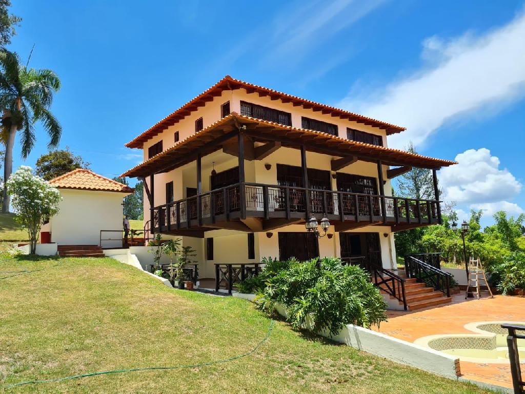 Villa Espectacular con la mejor vista en Jarabacoa  Carrete Foto 7200275-I1.jpg
