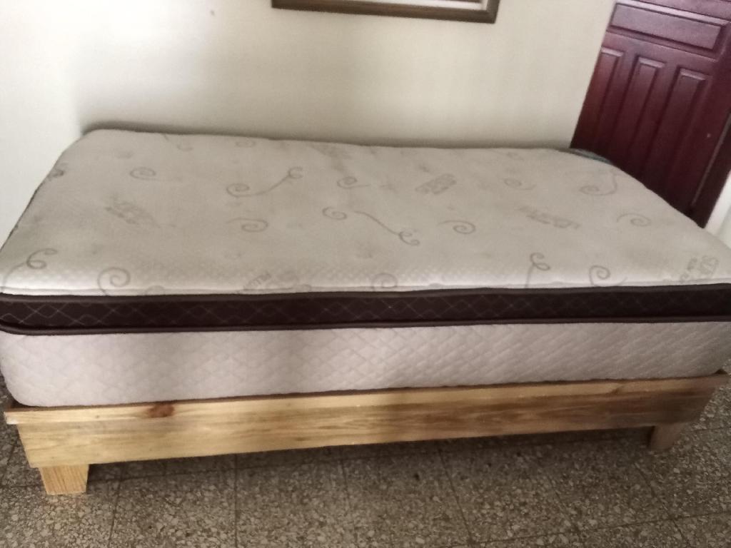 Cama twin base de madera con colchon super pillow top como nueva Foto 7203823-1.jpg