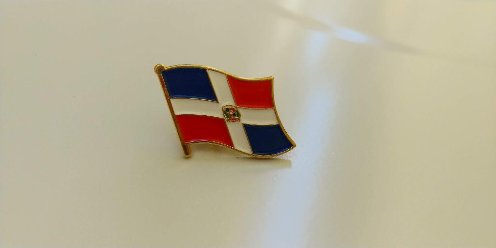 Pin de la bandera Dominicana tallada en metal  Foto 7204389-1.jpg