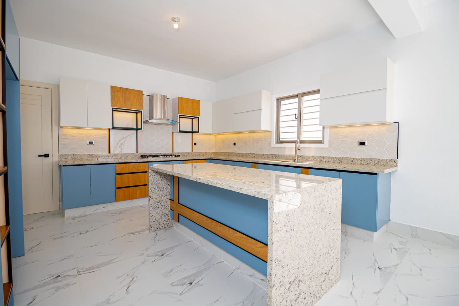 Venta acogedora casa con elegante cocina y espaciosa en La Romana Rep. Foto 7207595-8.jpg