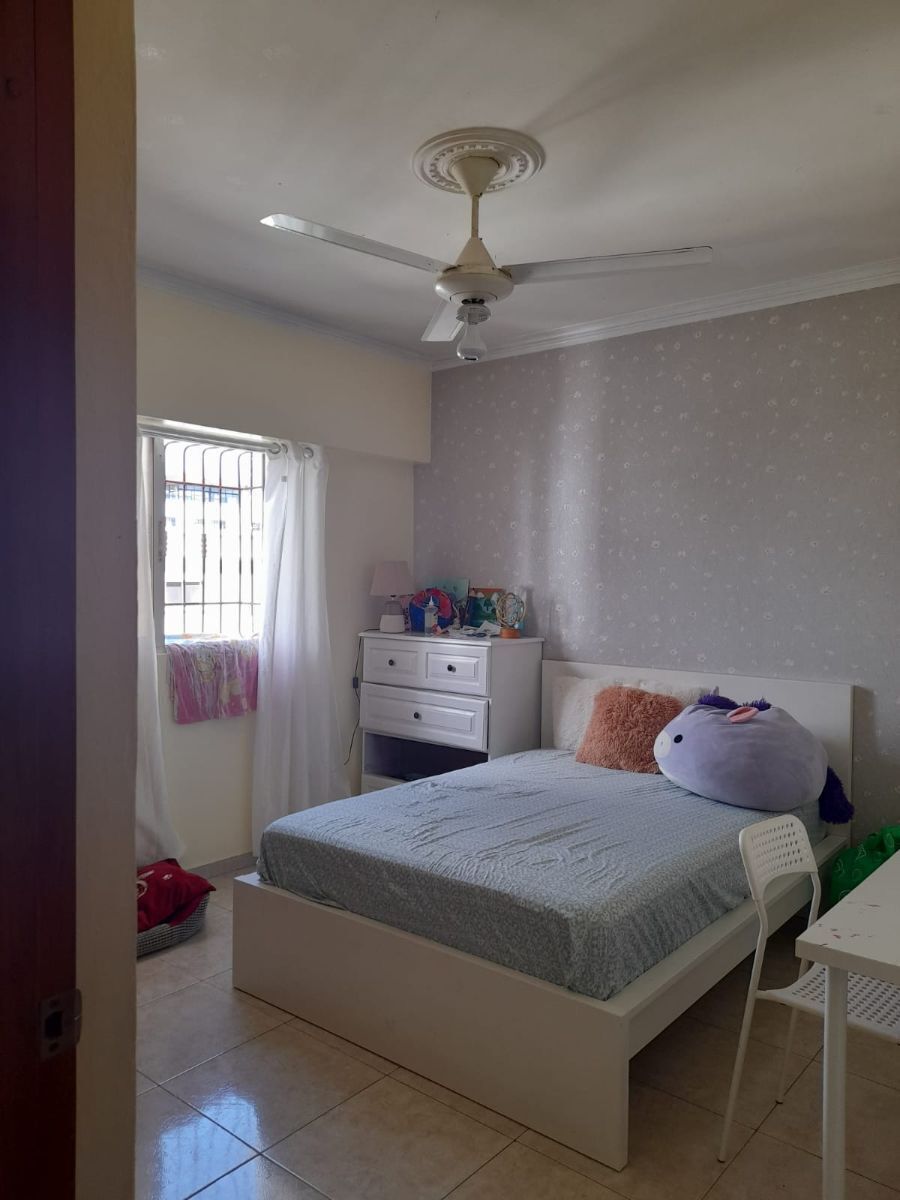 Apartamento Clásico en Evaristo Morales 175 metros Foto 7217849-3.jpg