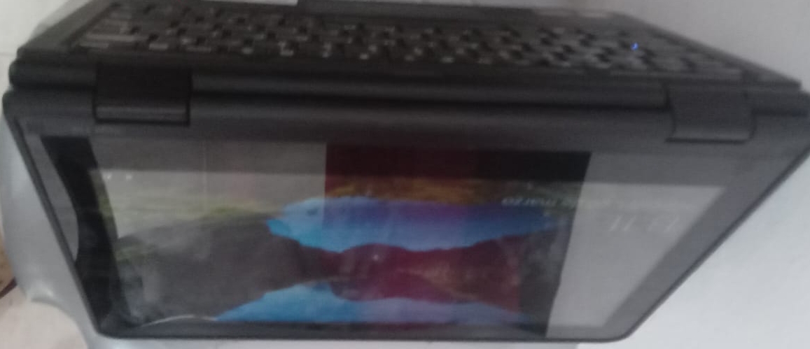 Laptop Lenovo yoga 11 e 2 en 1 se convierte en tablet Foto 7219258-4.jpg