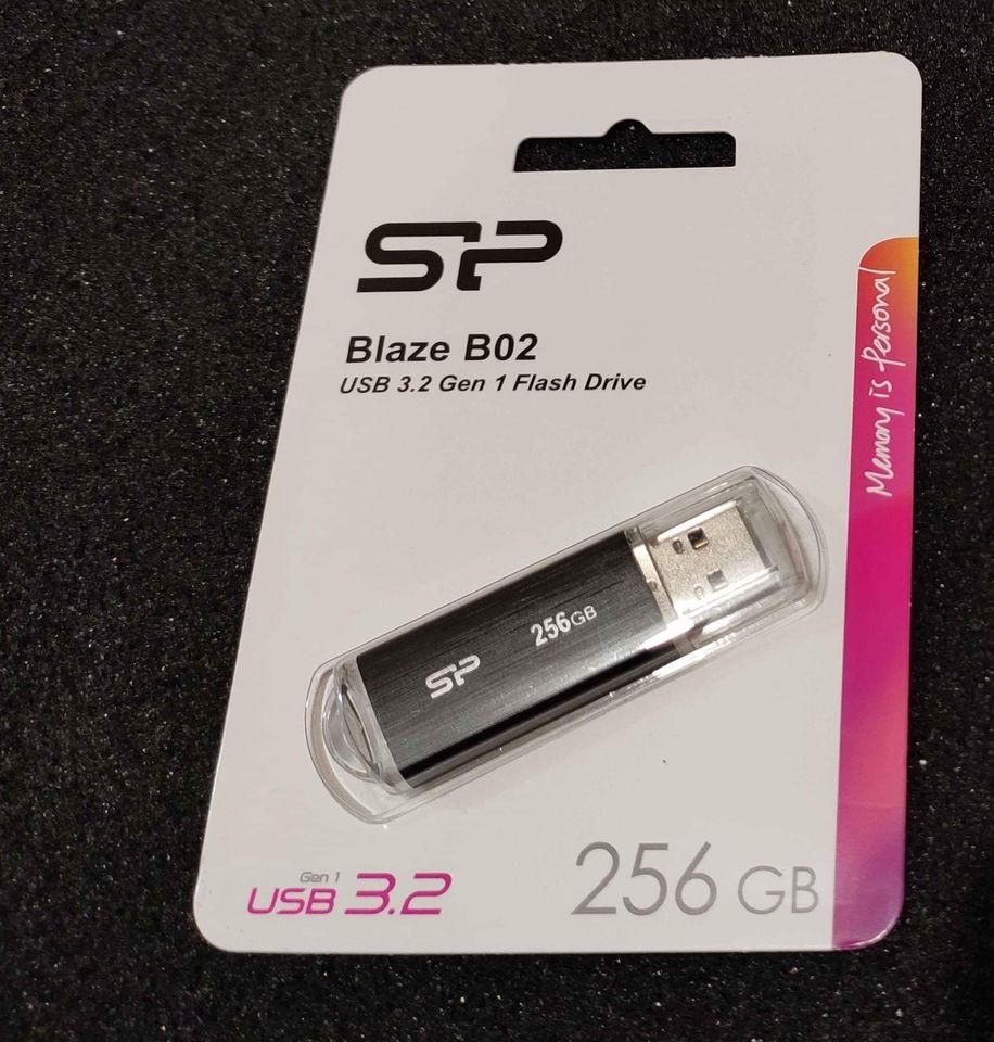 Memorias USB Originales TeamGroup y SP nuevas selladas Foto 7225459-4.jpg