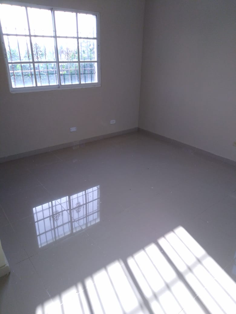 Alquilo Apartamento 3er Nivel con 3 Habs 2 Baños y 2 Parqueos Foto 7227631-6.jpg