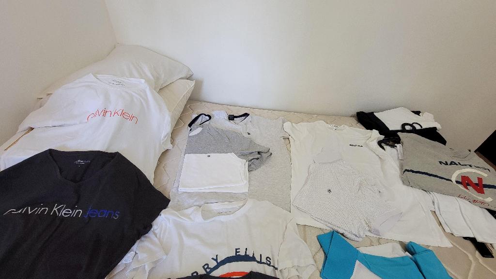 Vendo t shirts Hugo Boss Armani size M L blancos nuevos usados tambien Foto 7228125-4.jpg