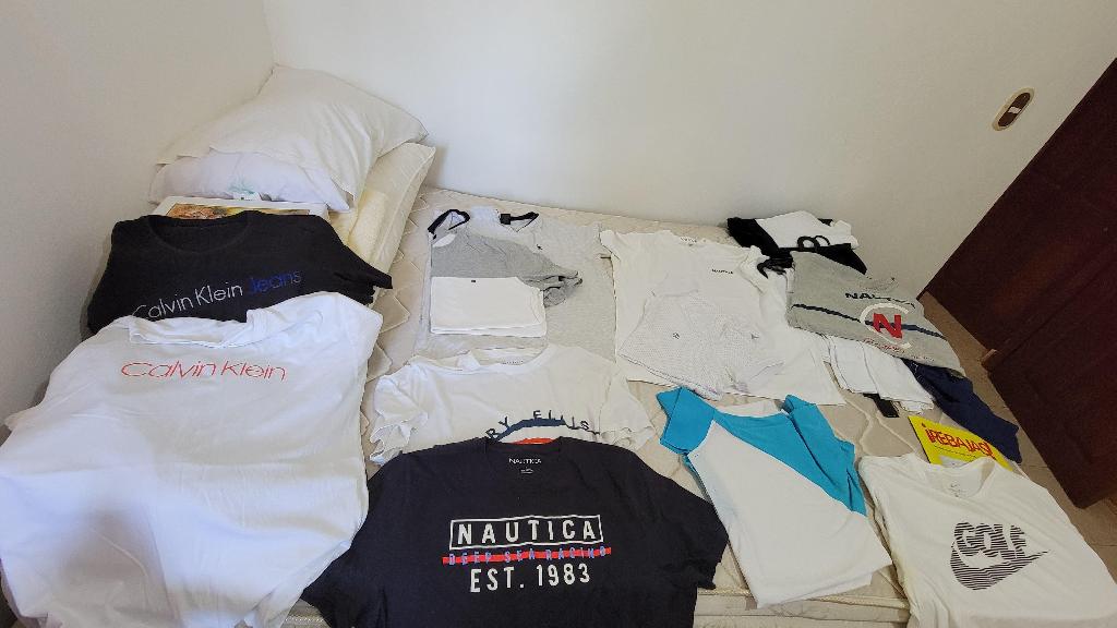 Vendo t shirts Hugo Boss Armani size M L blancos nuevos usados tambien Foto 7228125-5.jpg